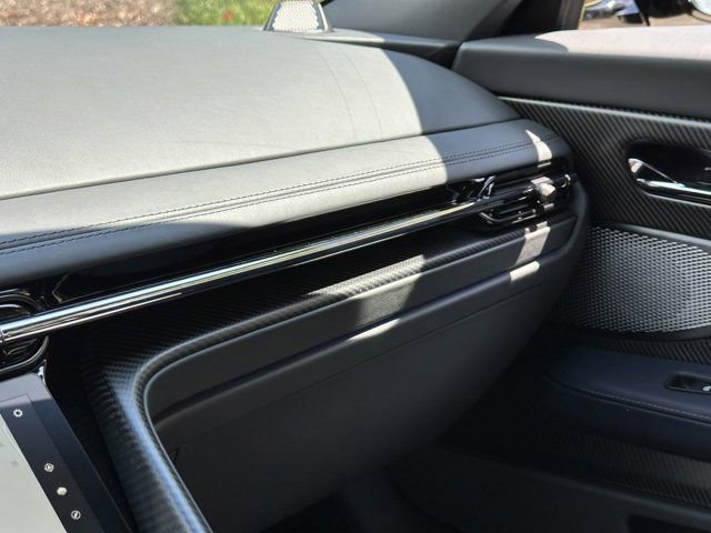 Used 2024 Aston Martin DB12 image 28