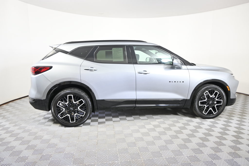 Used 2023 Chevrolet Blazer RS w/ Driver Confidence II Package AWD/4WD image 7