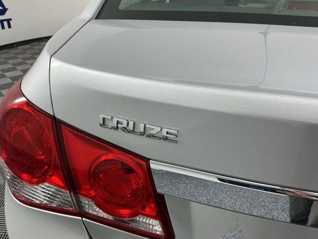 Used 2015 Chevrolet Cruze L FWD image 19