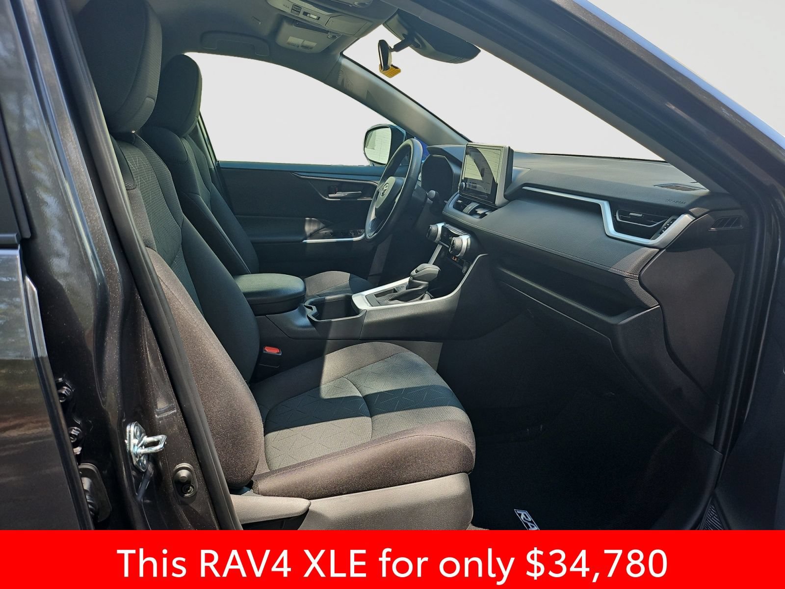 Used 2025 Toyota RAV4 XLE FWD image 17