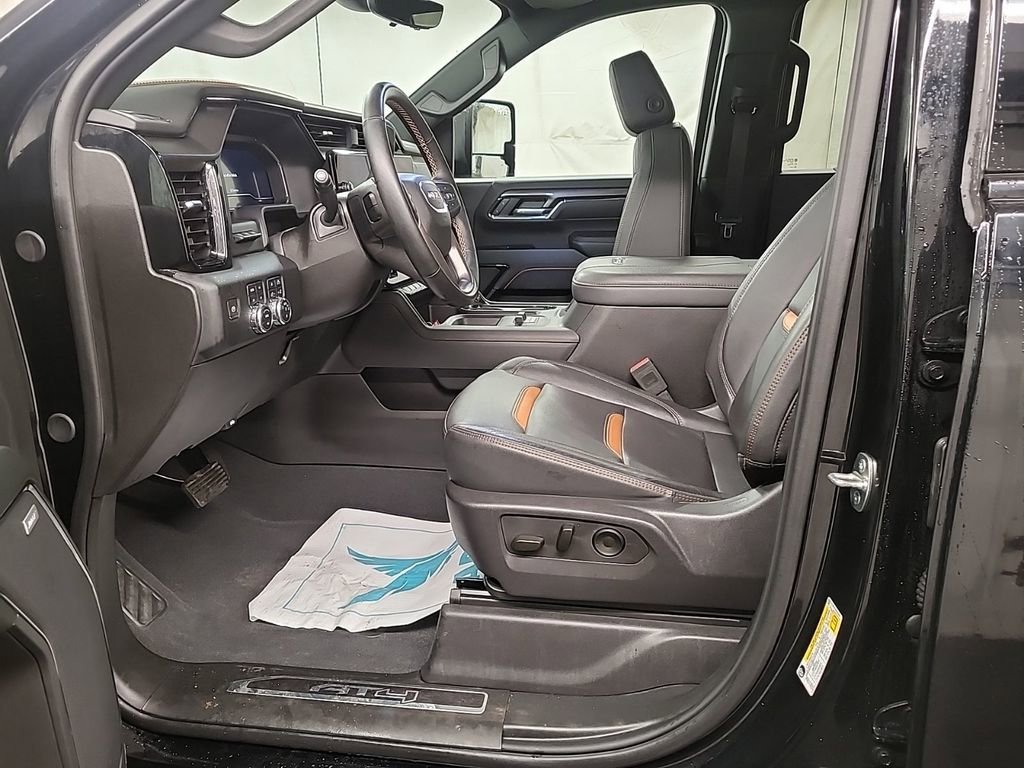 Used 2024 GMC Sierra 2500 AT4 w/ AT4 Premium Plus Package AWD/4WD image 3