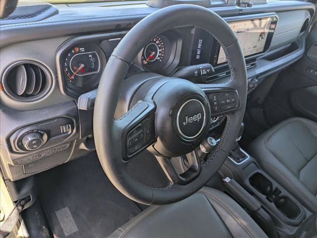 Used 2025 Jeep Gladiator Mojave AWD/4WD image 10