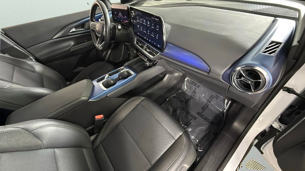 Used 2025 Chevrolet Equinox EV LT w/ Convenience Package image 33