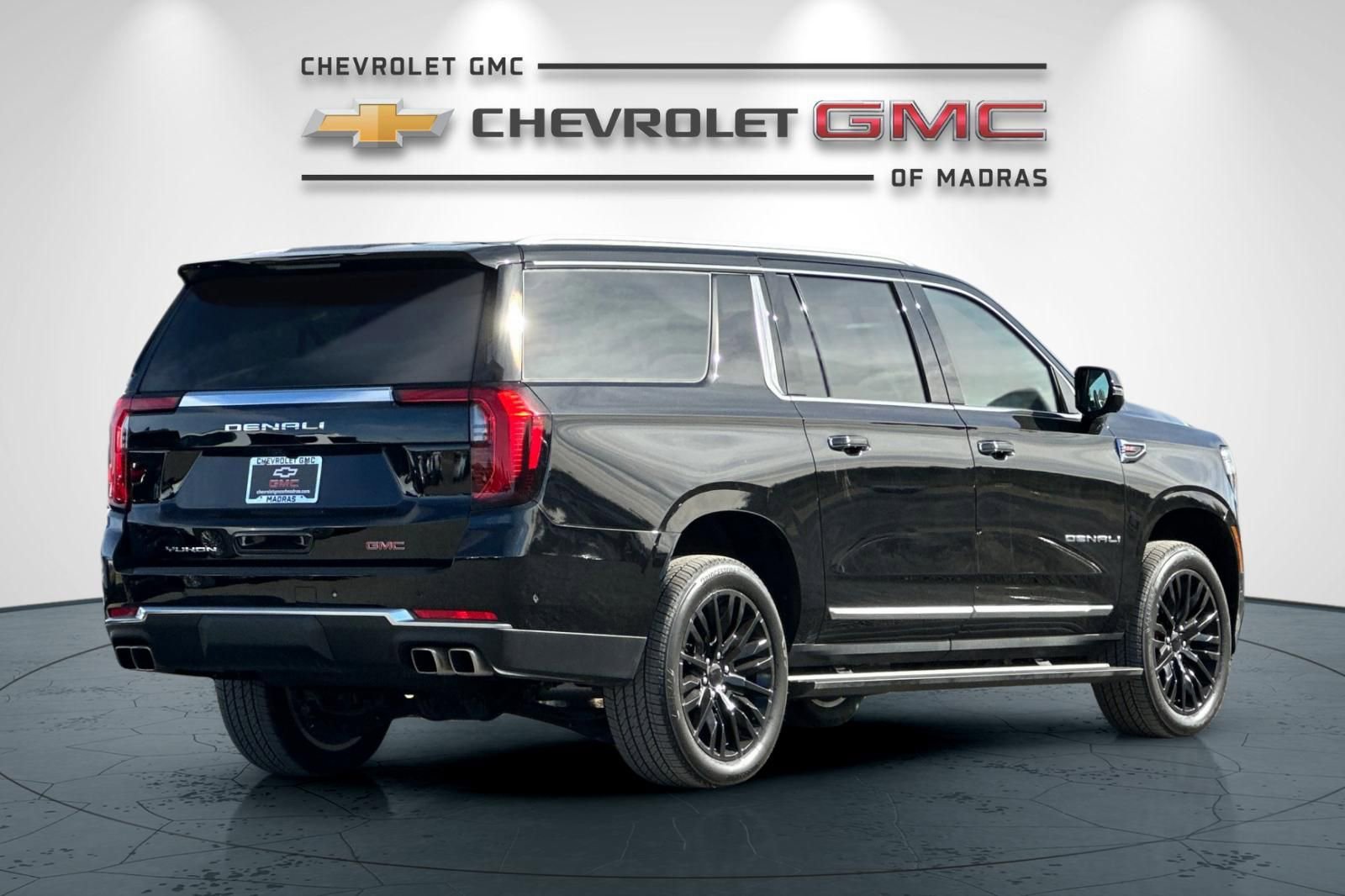 Used 2026 GMC Yukon XL Denali w/ Sun & Power Step Package AWD/4WD image 3