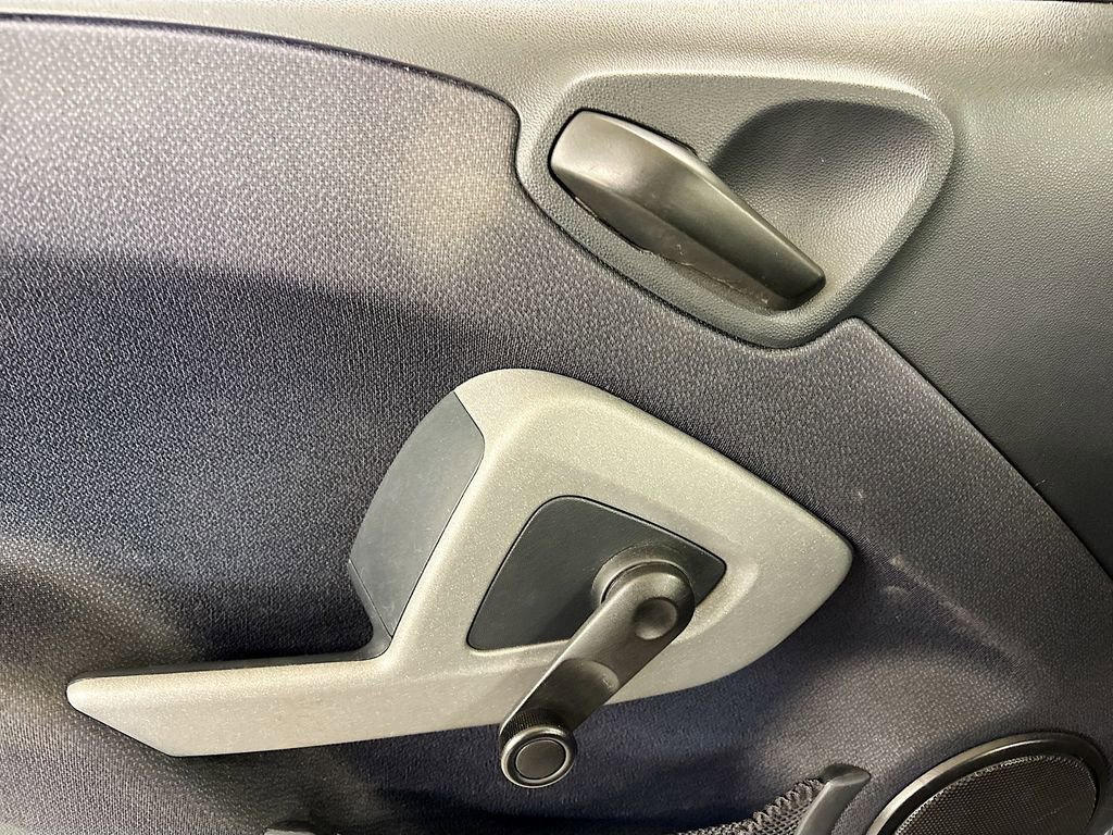 Used 2014 smart fortwo pure image 18