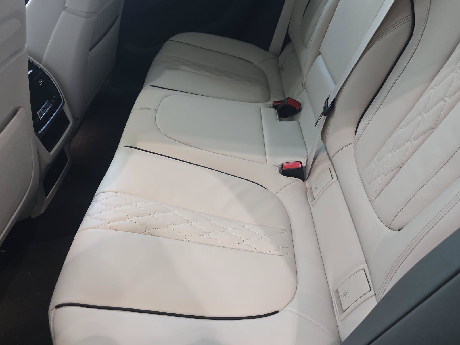 New 2027 BMW X6 M60i AWD/4WD image 13