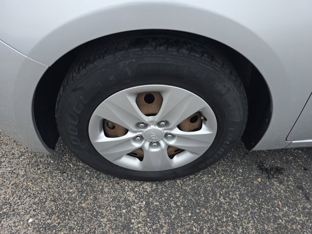 Used 2015 Kia Forte LX image 9