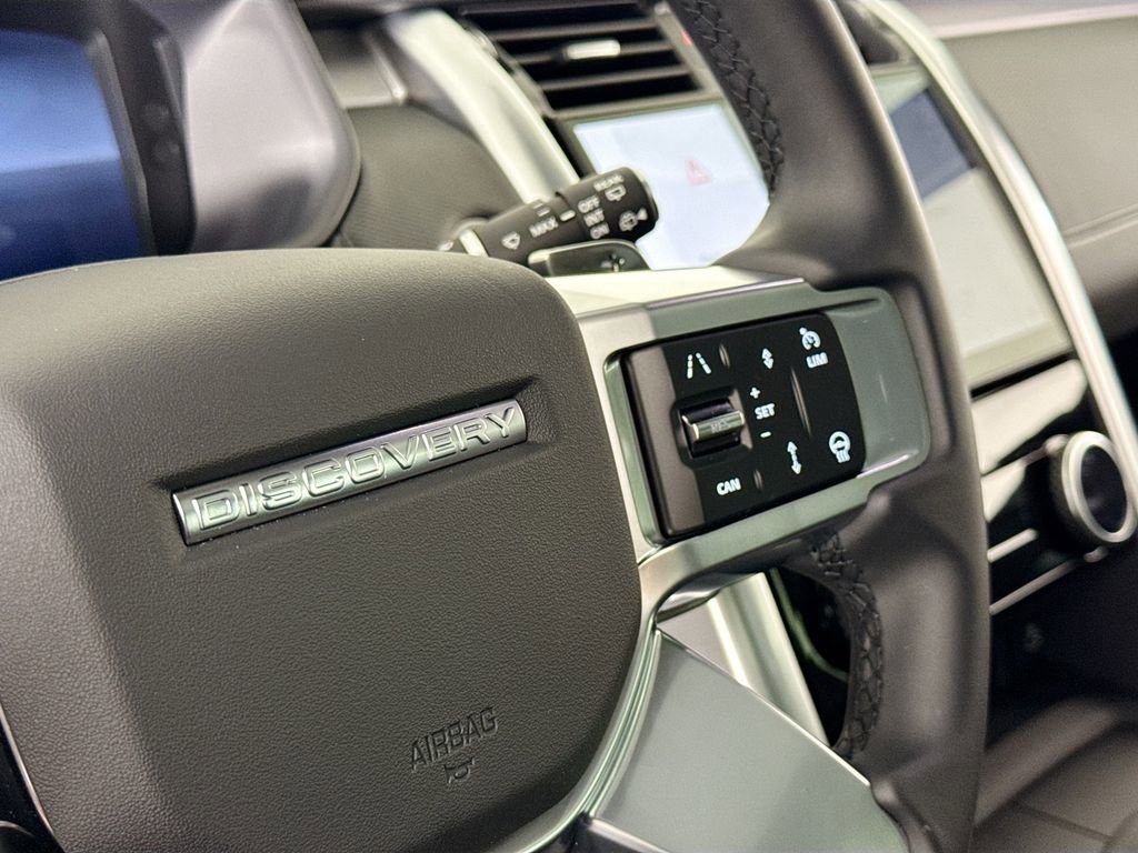 Used 2025 Land Rover Discovery Dynamic SE image 19