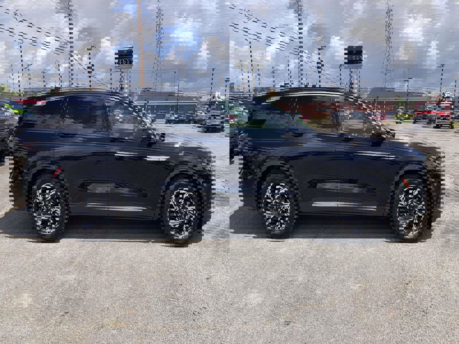 Certified 2025 Lincoln Nautilus Premier w/ Equipment Group 102A image 2