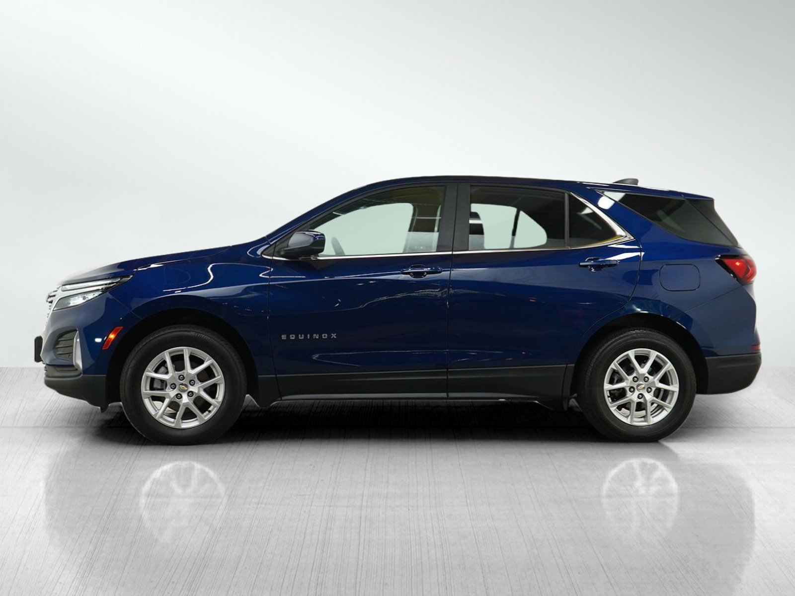 Used 2022 Chevrolet Equinox LT image 2