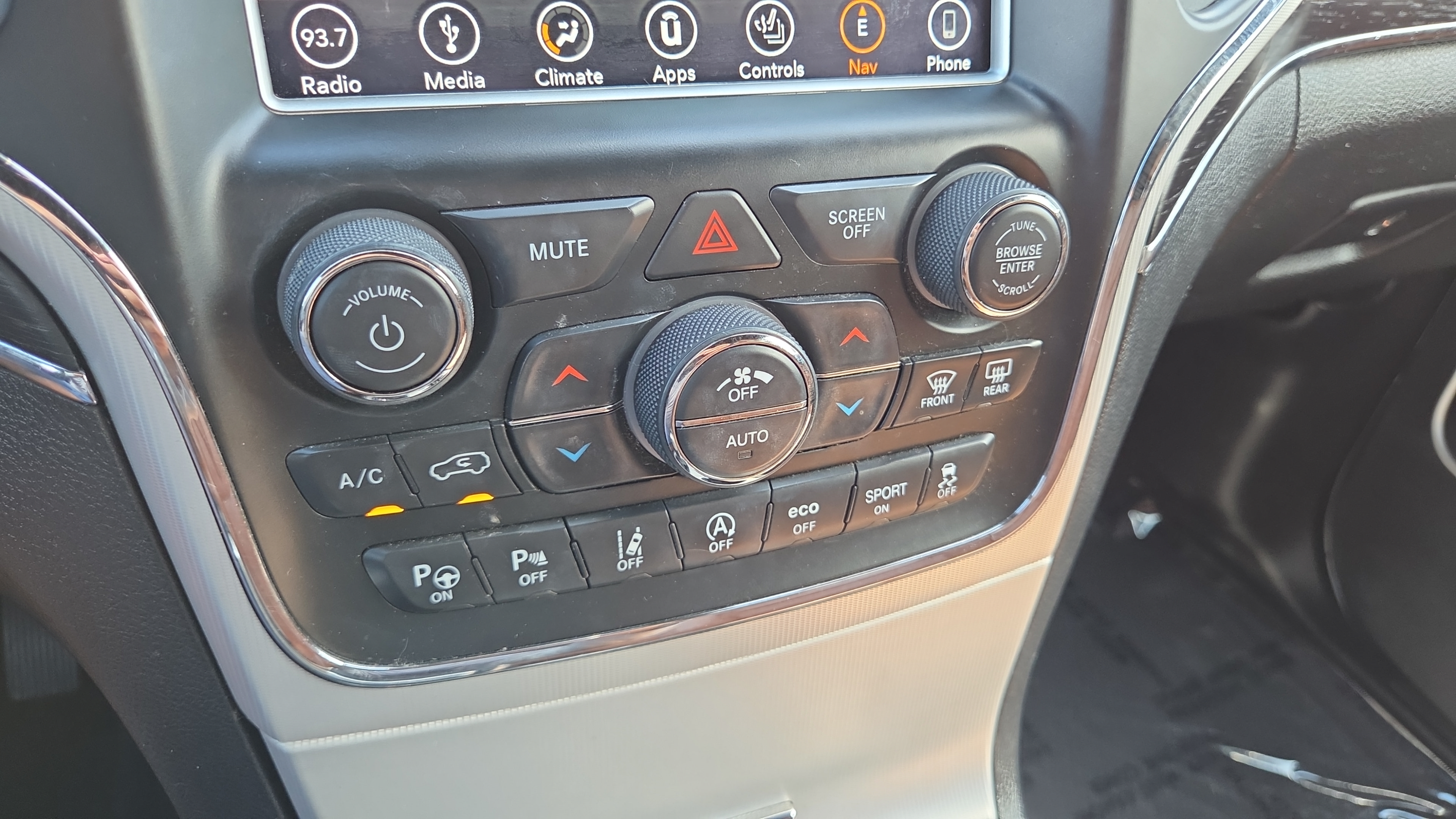 Used 2018 Jeep Grand Cherokee Summit w/ Platinum Series Group AWD/4WD image 31