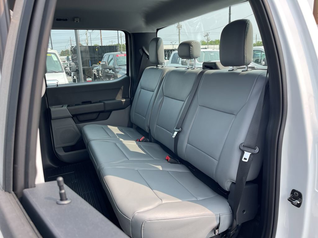 New 2025 Ford F250 XL w/ XL Chrome Package image 17