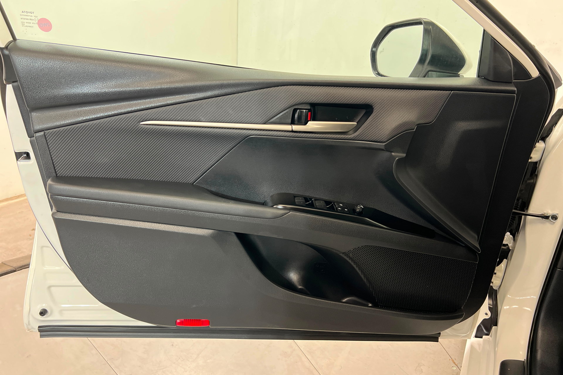 Used 2025 Toyota Camry SE FWD image 14