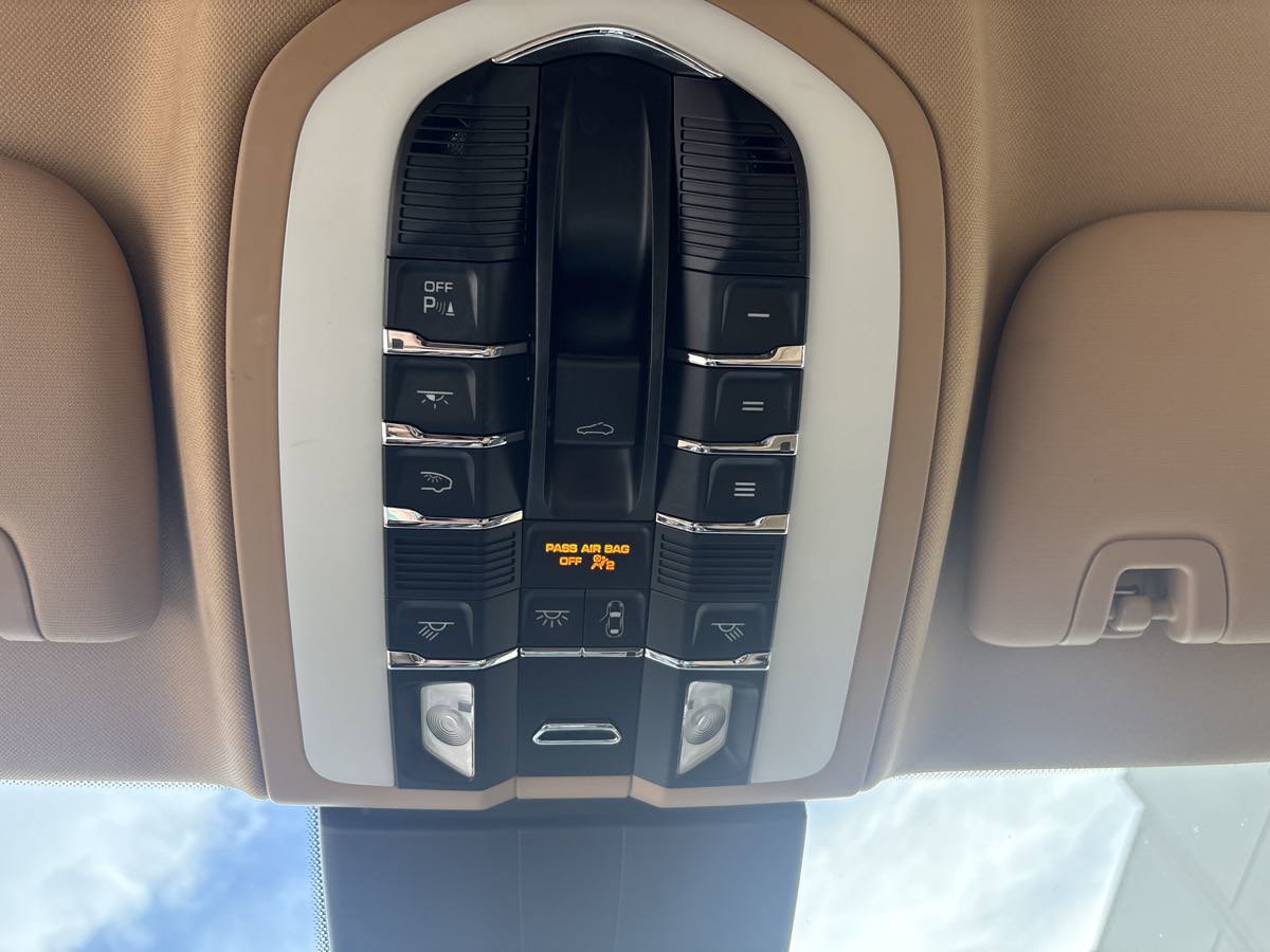 Used 2016 Porsche Panamera 4 Edition image 31