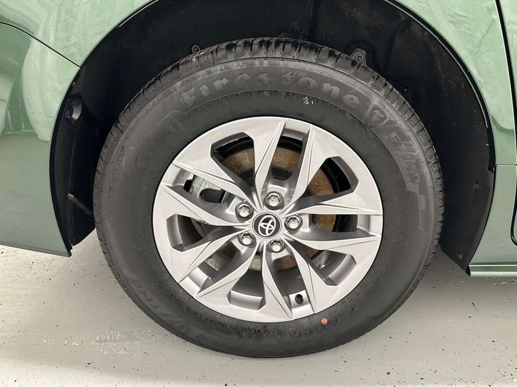 Used 2025 Toyota Sienna LE image 69