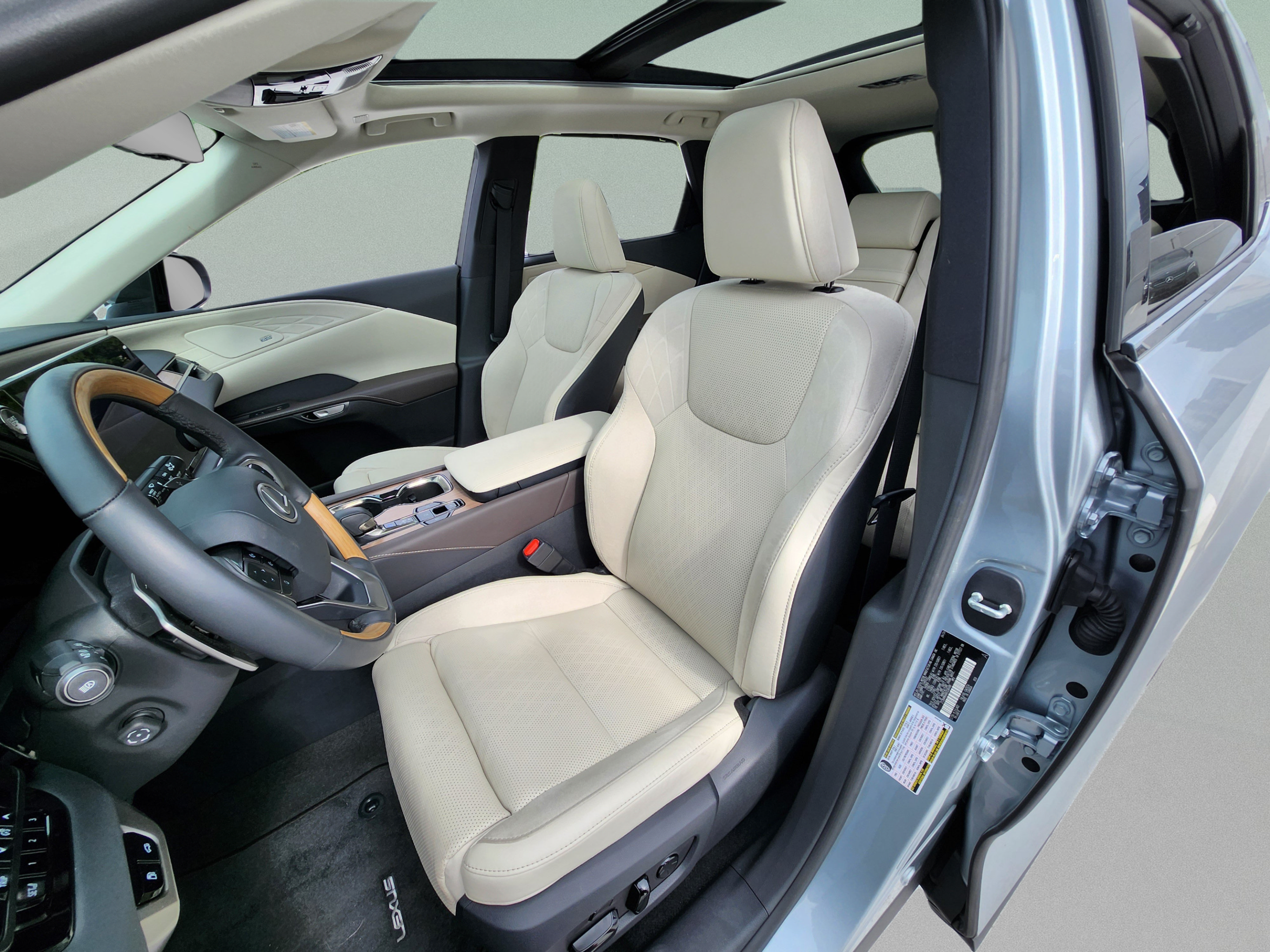 Used 2024 Lexus RX 350 FWD w/ Convenience Package image 13