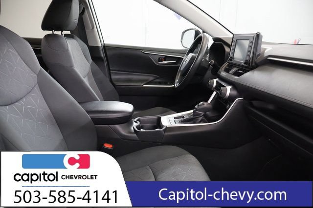 Used 2020 Toyota RAV4 XLE w/ Carpet Mat Package AWD/4WD image 27