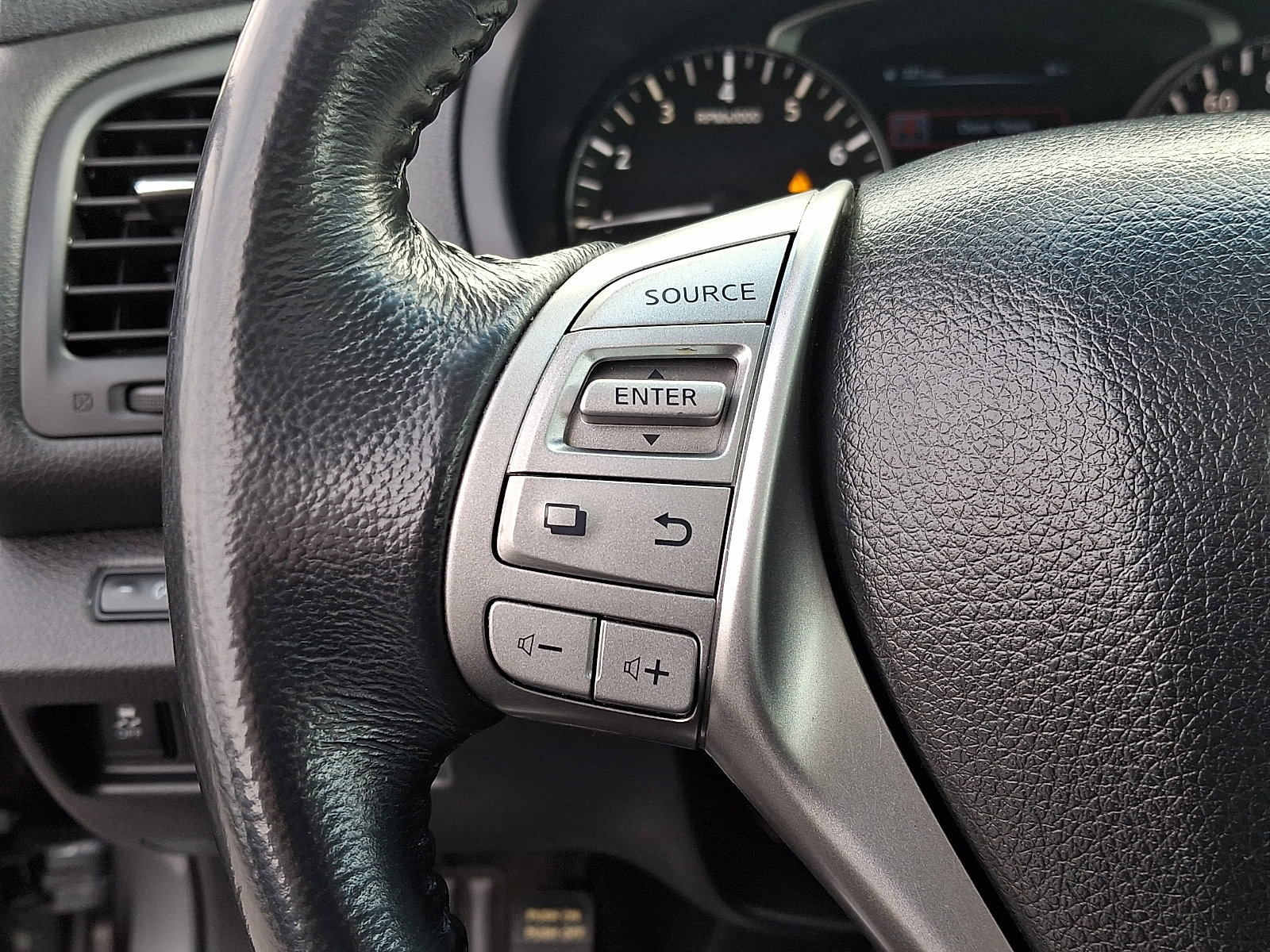 Used 2014 Nissan Altima 2.5 SV w/ Convenience Package image 21