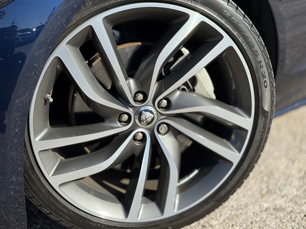 Certified 2024 Jaguar XF R-Dynamic SE image 6