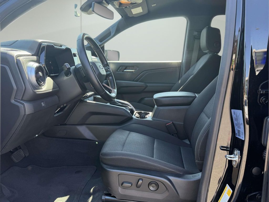 Used 2023 Chevrolet Colorado LT w/ LT Convenience Package II AWD/4WD image 15