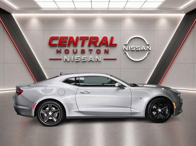 Used 2023 Chevrolet Camaro LT RWD image 5
