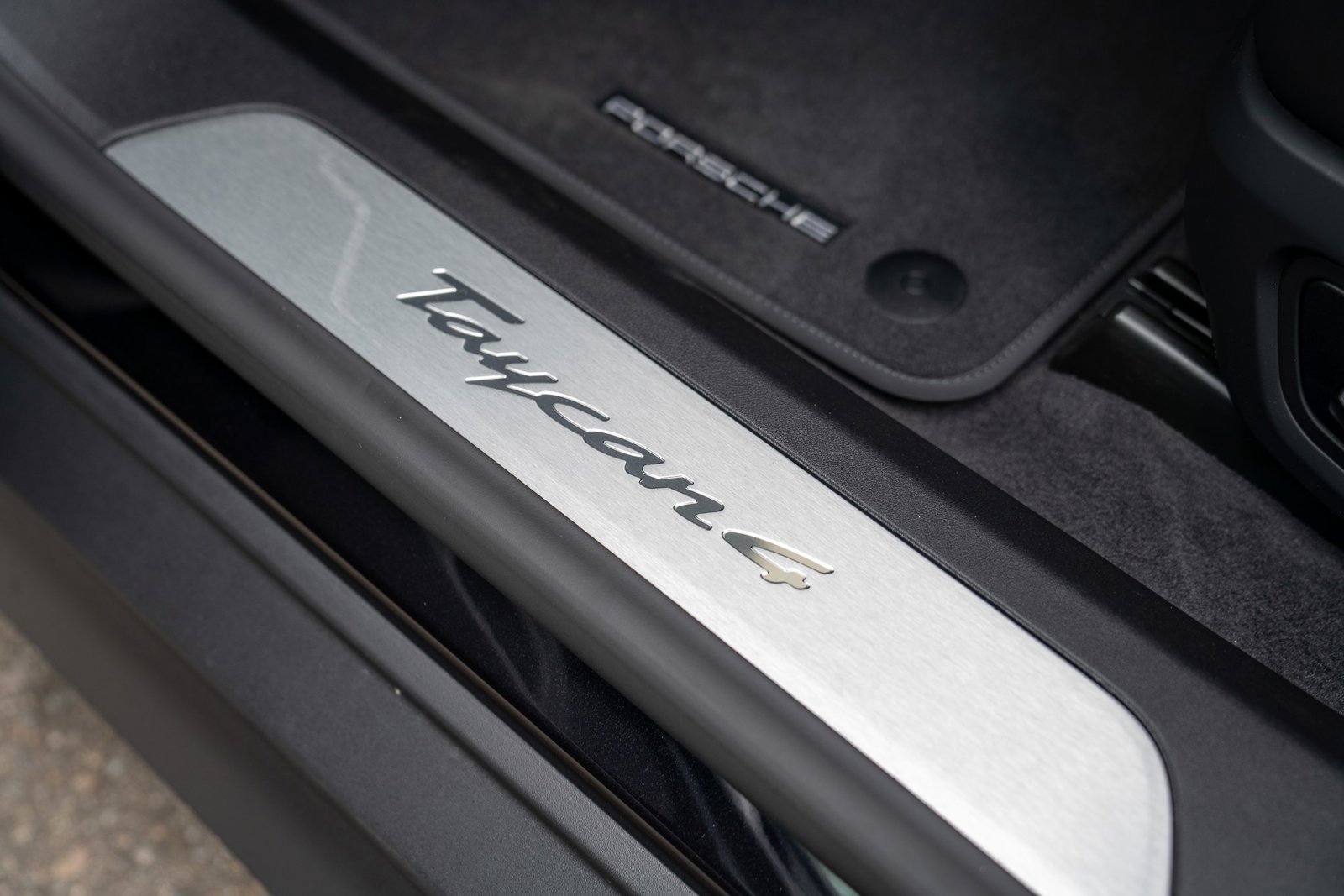 Certified 2025 Porsche Taycan AWD/4WD image 11