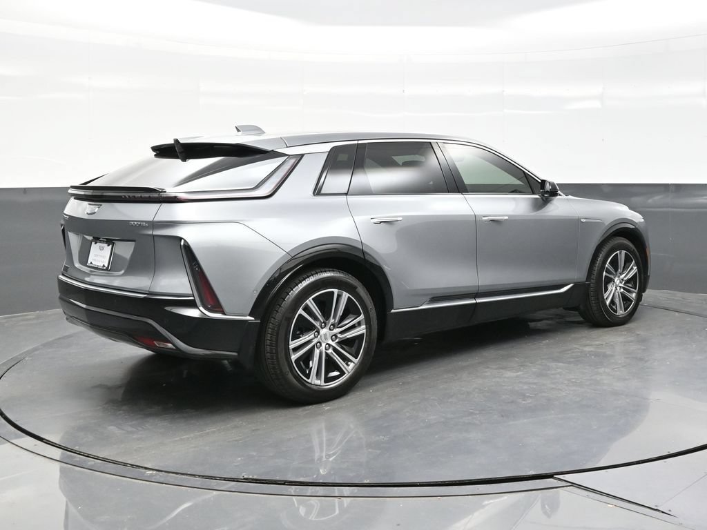 Certified 2024 Cadillac Lyriq Luxury AWD/4WD image 7