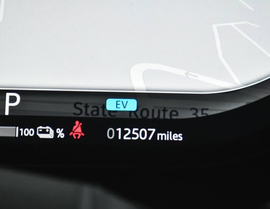 Used 2025 Land Rover Range Rover SE AWD/4WD image 25