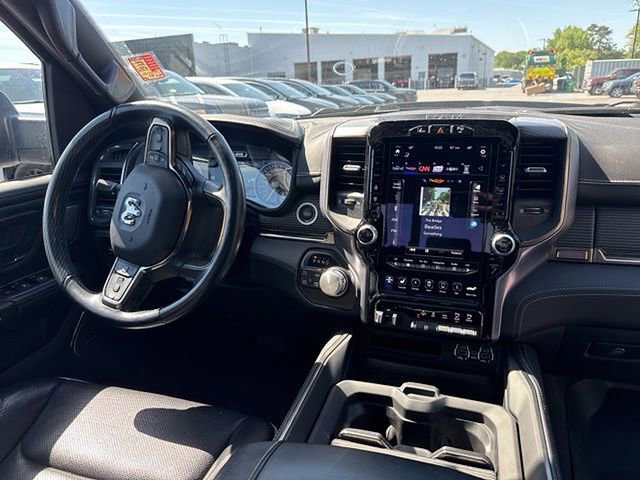 Used 2020 RAM 1500 Limited w/ Black Appearance Package AWD/4WD image 12