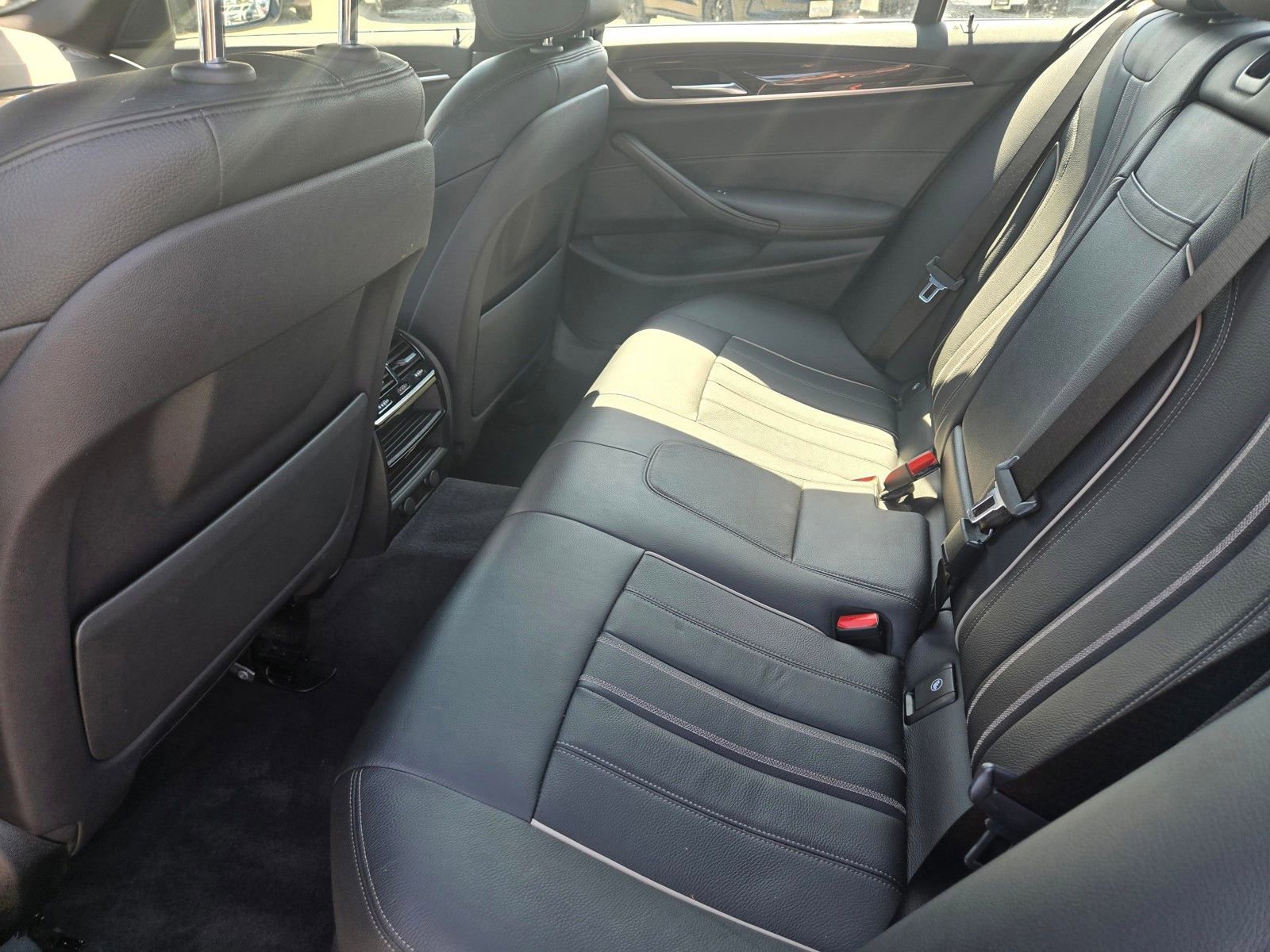 Used 2019 BMW 530e xDrive w/ Convenience Package AWD/4WD image 17