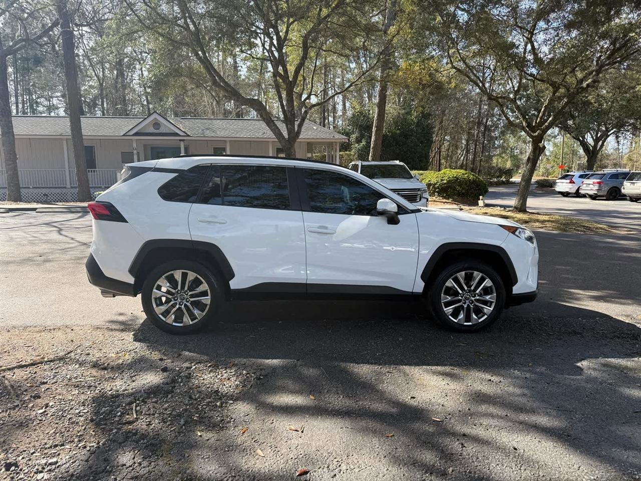 Used 2019 Toyota RAV4 XLE Premium image 4