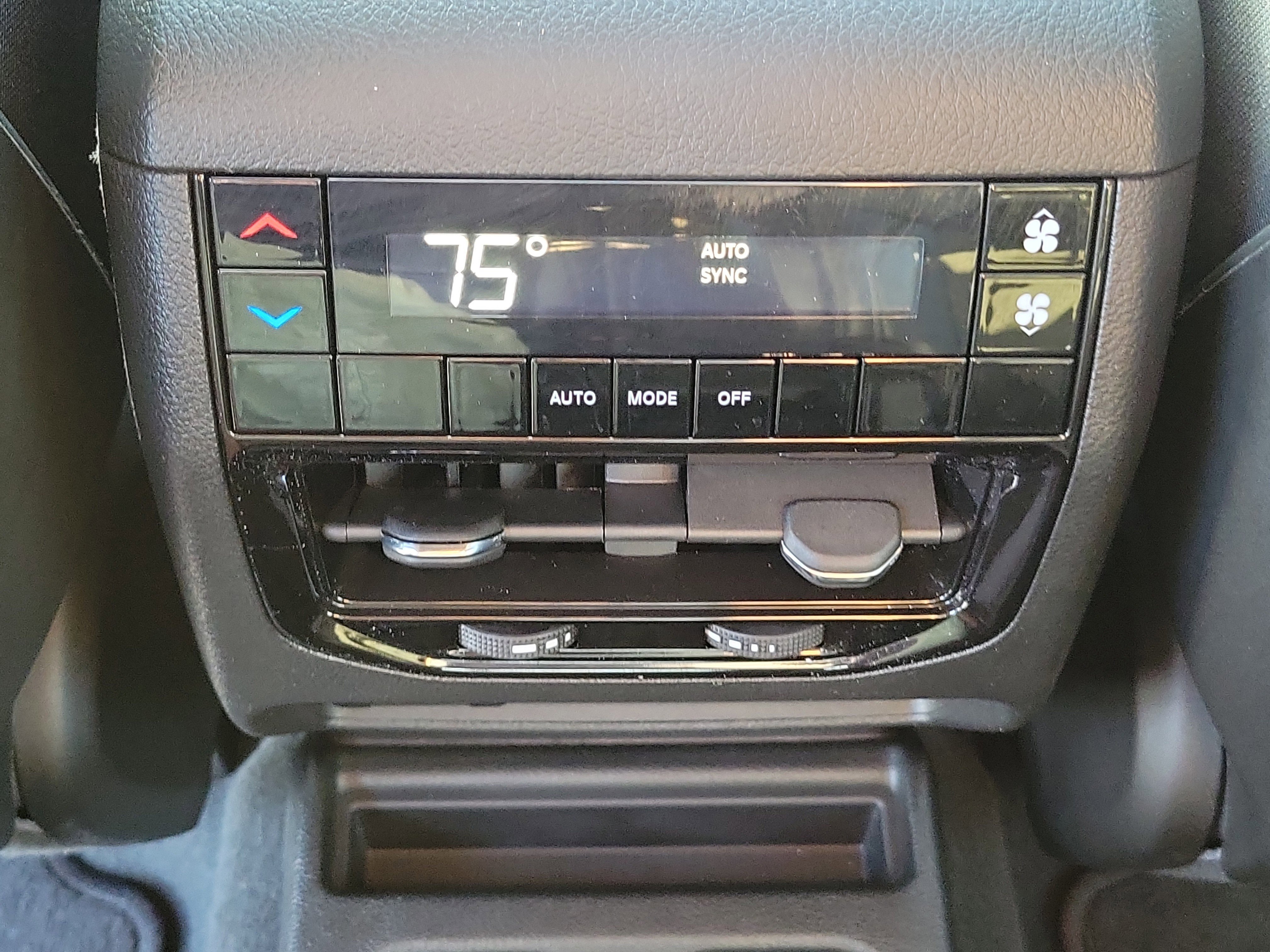 Used 2024 Jeep Grand Cherokee L Altitude image 19