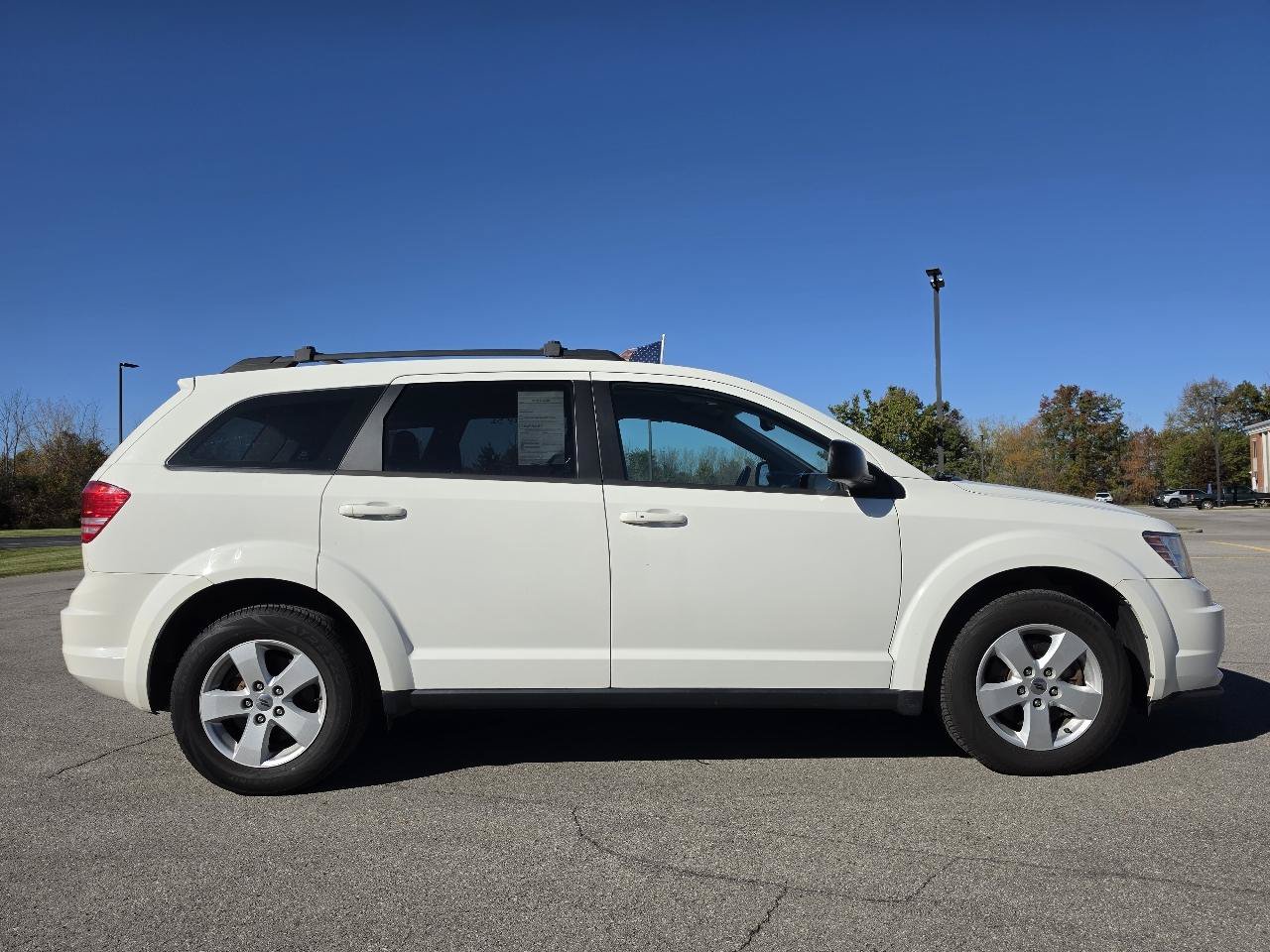 Used 2019 Dodge Journey SE FWD image 4