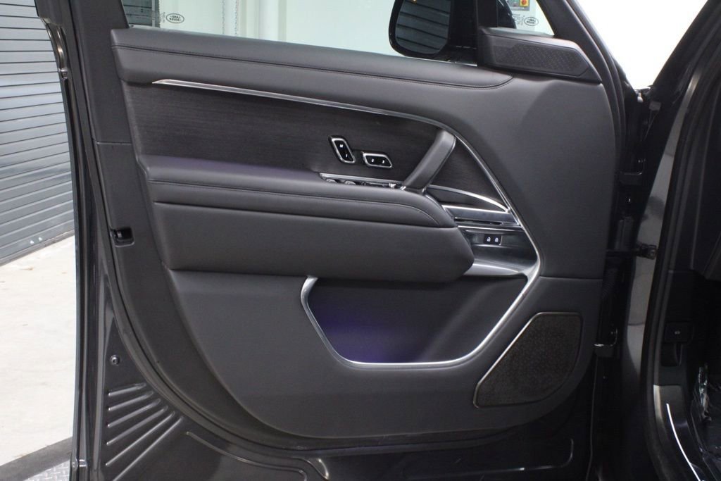 Used 2024 Land Rover Range Rover Autobiography image 19