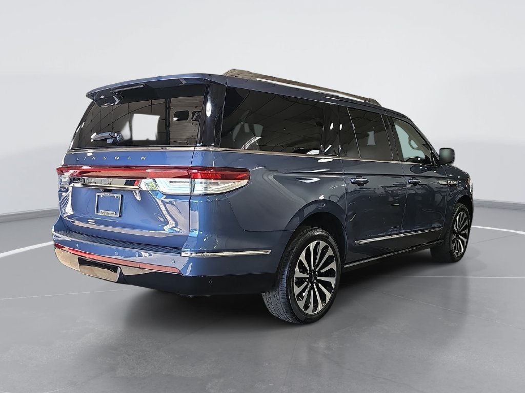 Used 2023 Lincoln Navigator L Reserve AWD/4WD image 3