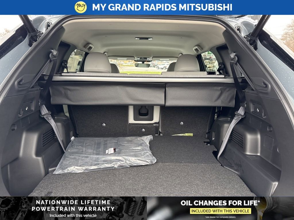 New 2026 Mitsubishi Outlander SE image 12