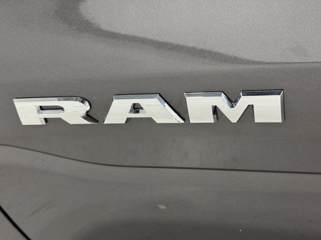 Used 2022 RAM 1500 Big Horn AWD/4WD image 32