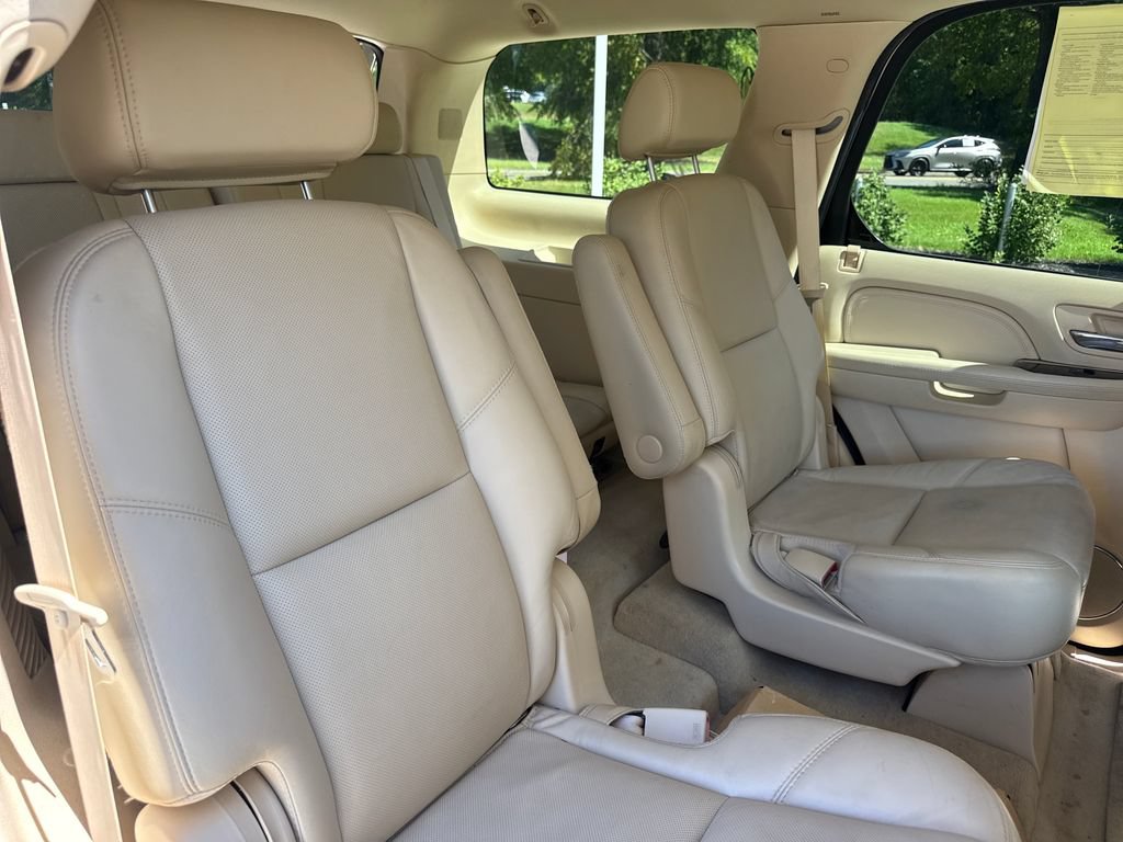 Used 2007 Cadillac Escalade AWD w/ Information Package image 33