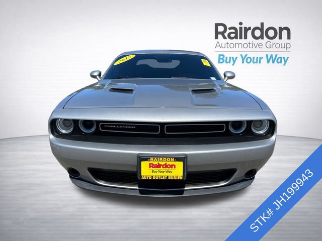 Used 2018 Dodge Challenger SXT RWD image 2