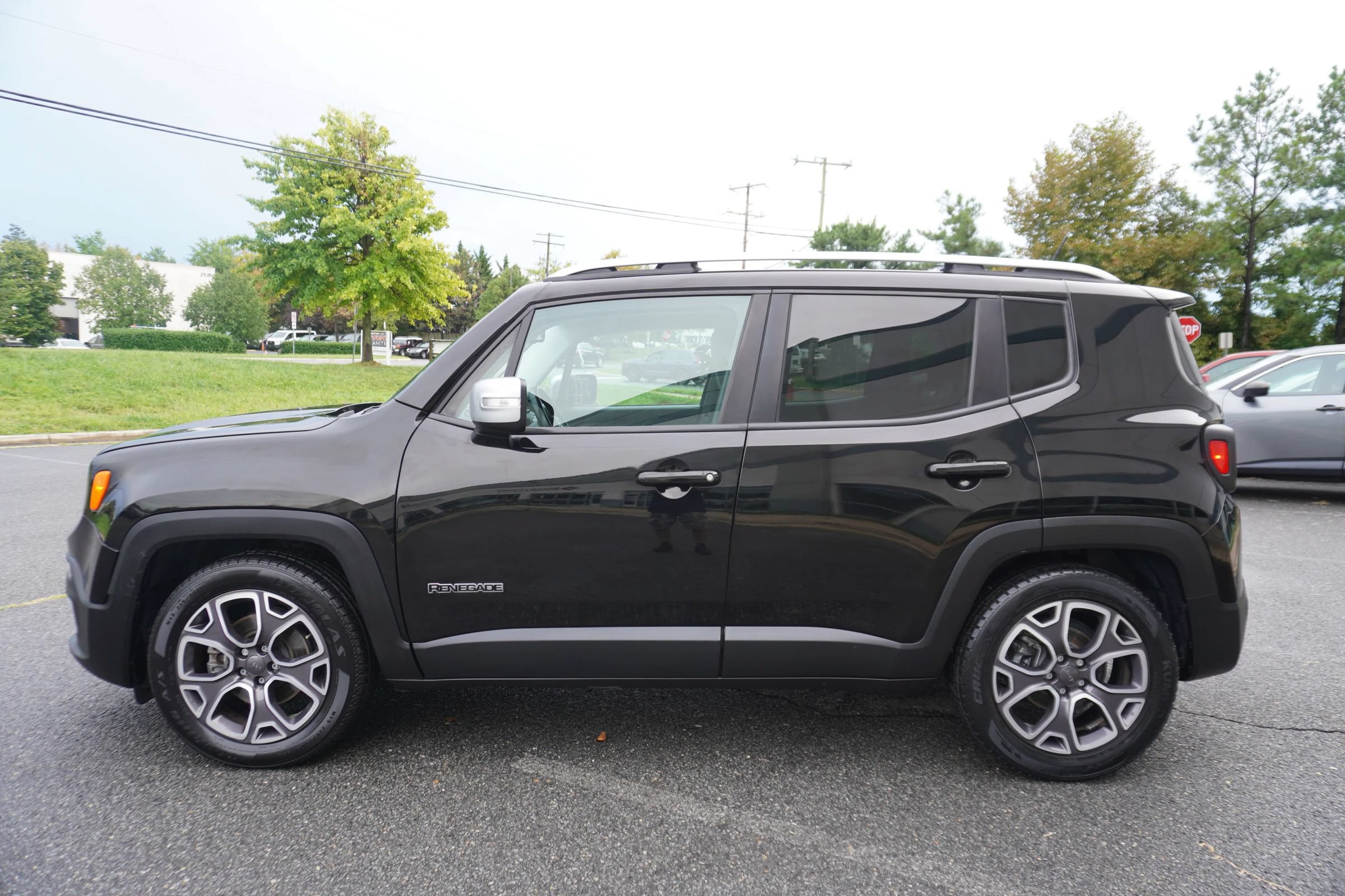 Used 2015 Jeep Renegade Limited FWD image 4