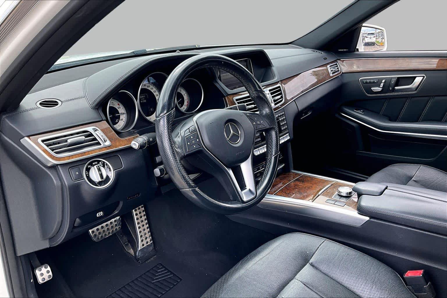 Used 2015 Mercedes-Benz E 400 4MATIC Sedan image 16