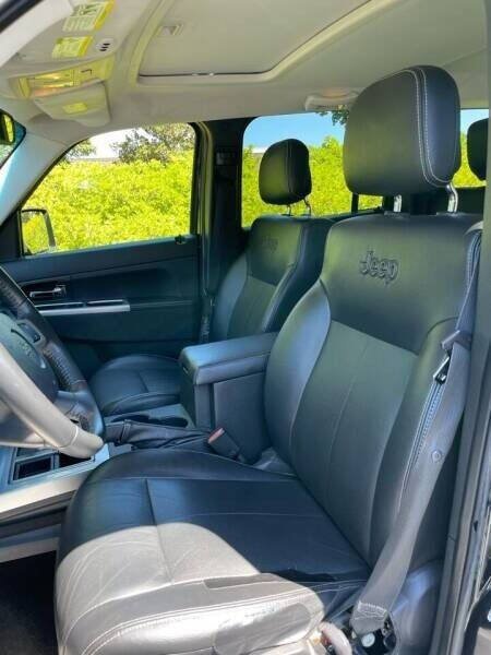 Used 2010 Jeep Liberty Limited w/ Tire & Wheel Group RWD image 10