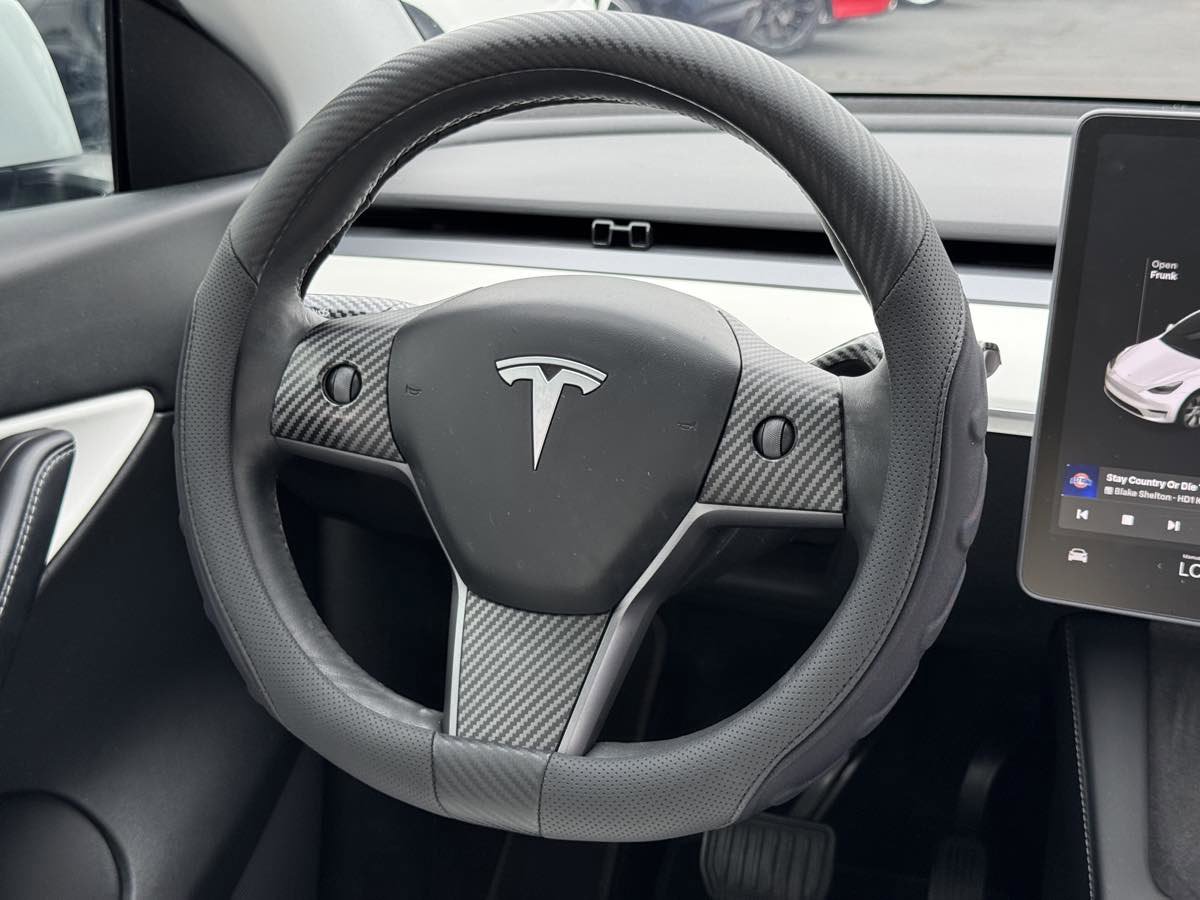Used 2022 Tesla Model Y Long Range AWD/4WD image 28