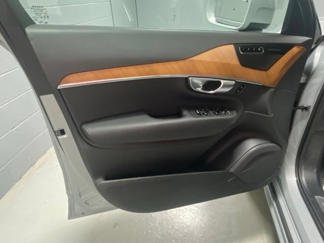 Used 2024 Volvo XC90 T8 Plus AWD/4WD image 7