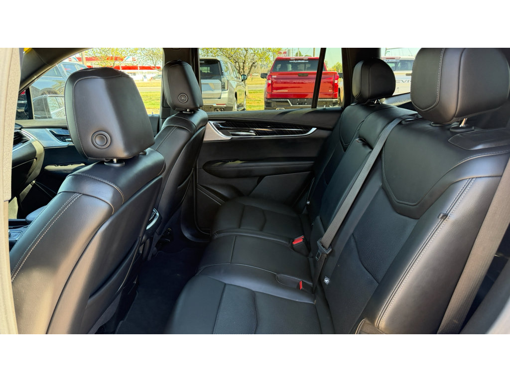 Used 2023 Cadillac XT6 Premium Luxury image 21