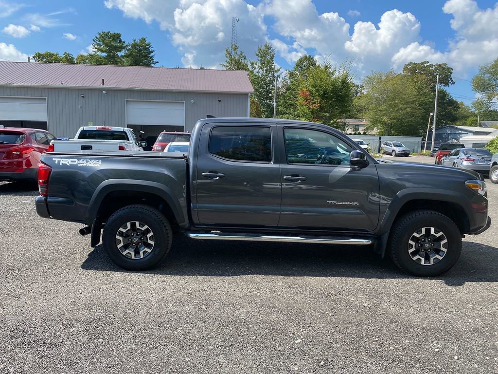 Used 2018 Toyota Tacoma TRD Off-Road w/ Technology Package AWD/4WD image 4