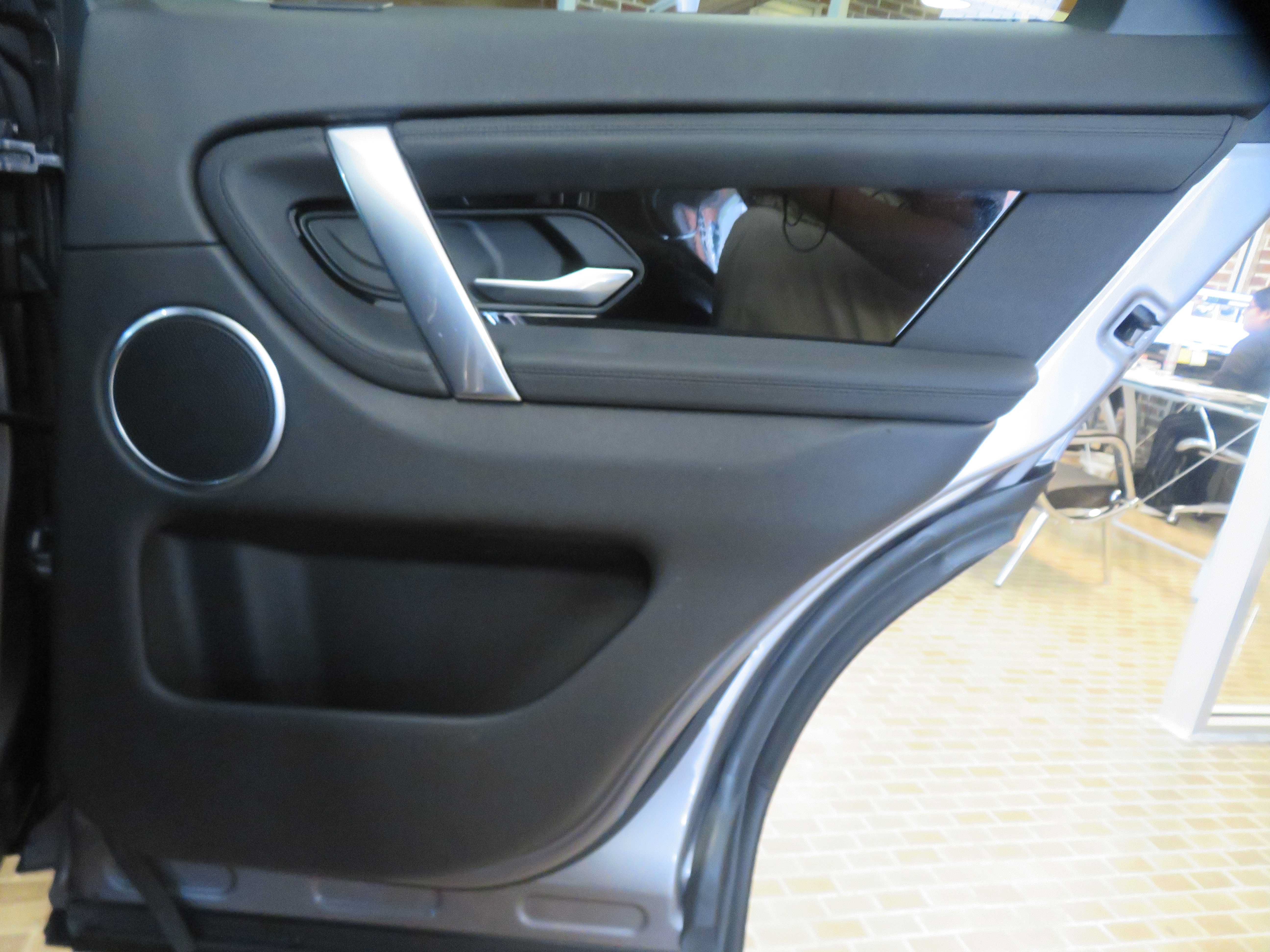 Used 2020 Land Rover Discovery Sport AWD/4WD image 20
