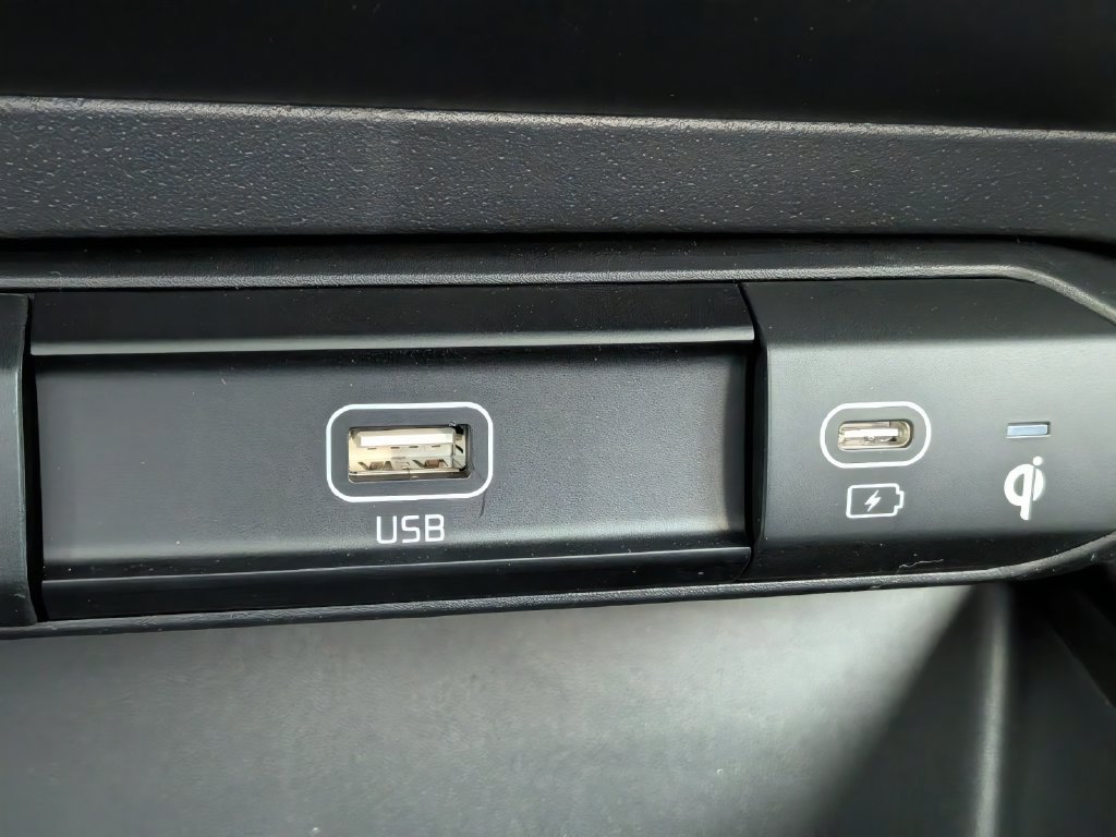 New 2026 Kia Niro FWD image 24