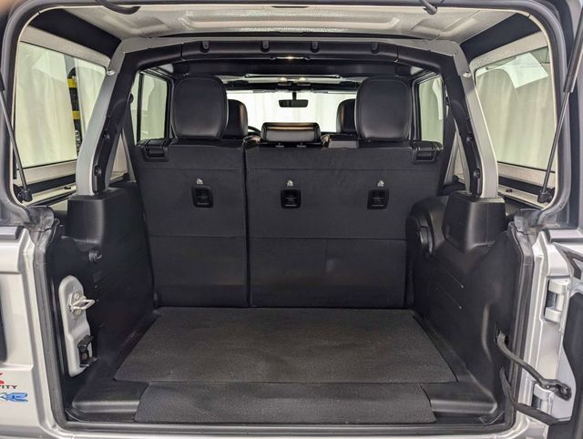 Used 2022 Jeep Wrangler Unlimited Sahara w/ Cold Weather Group image 29