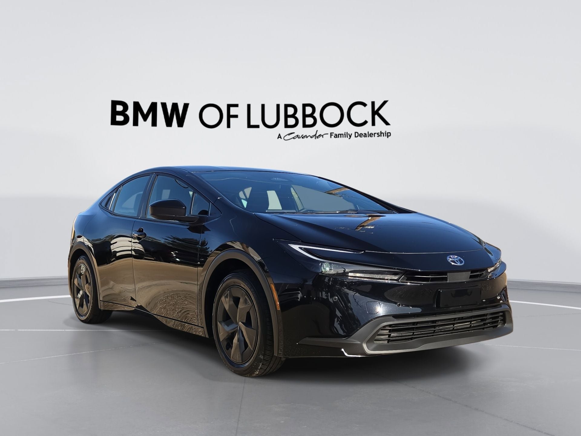 Used 2025 Toyota Prius LE FWD image 1